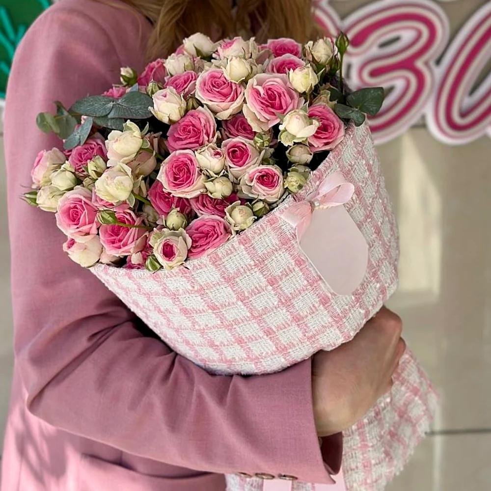 11 кустовых роз